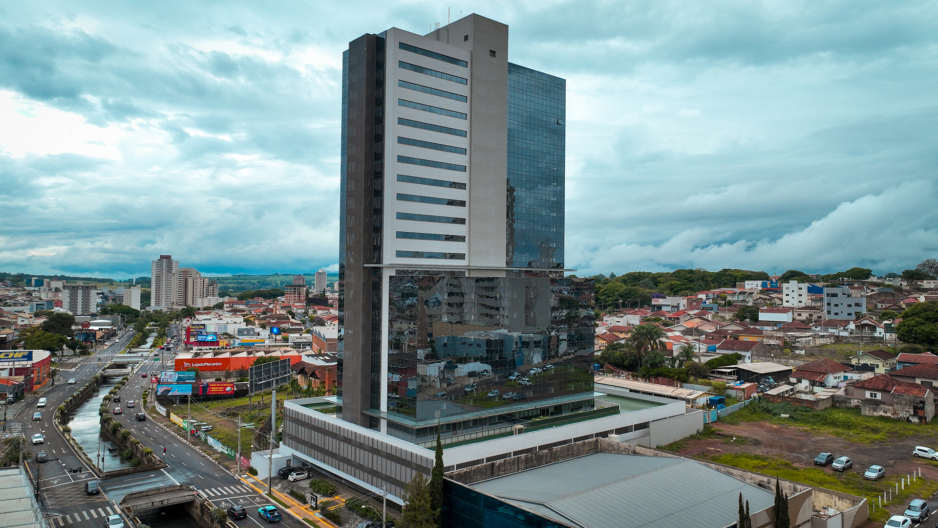 Foto Escritórios Corporativos em 2026: Qualidade Como Vetor de Ocupação e Valorização